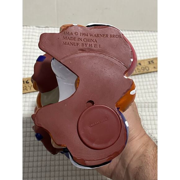 NWT Looney Tunes Taz Tasmanian Devil Football Player Piggy Coin Bank VTG 1994 - Picture 5 of 7